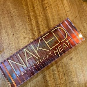 Urban Decay HEAT eyeshadow palette